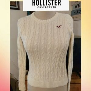LADIES HOLLISTER SWEATER